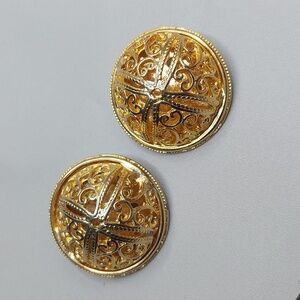 Vintage Chunky Gold Tone Filigree Dome Shaped Clip On Earrings Statement Runway